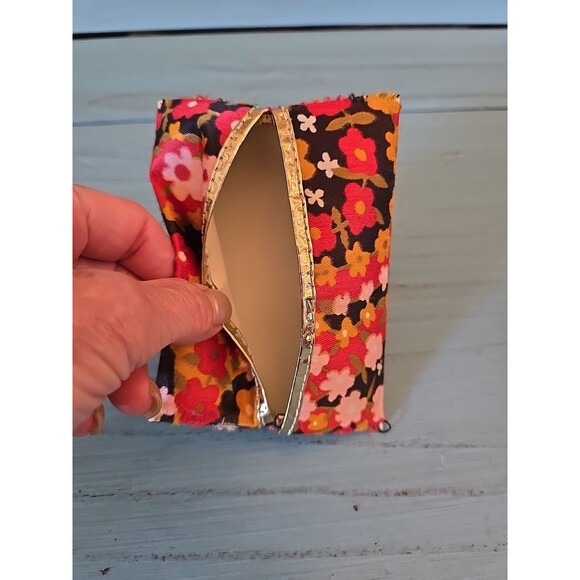 Handmade tissue holder Small Floral Print. Fun stocking stuffer. 4"×2.5" Satin - Picture 7 of 7